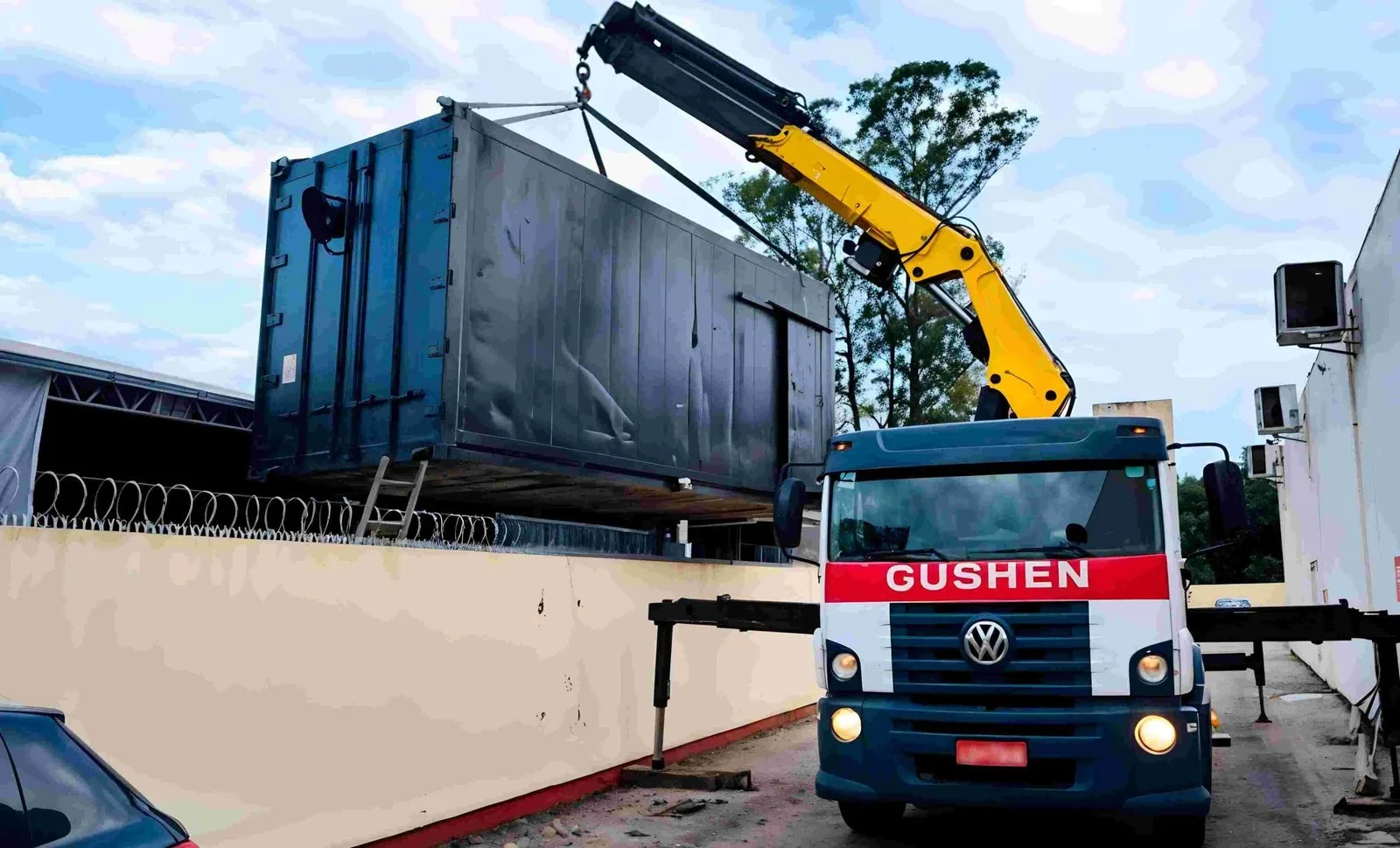 Transporte e içamento de containers