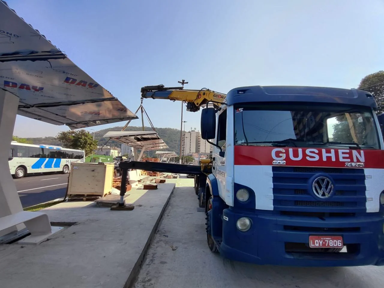 Caminhão munck da Gushen para içamento e movimentação de cargas