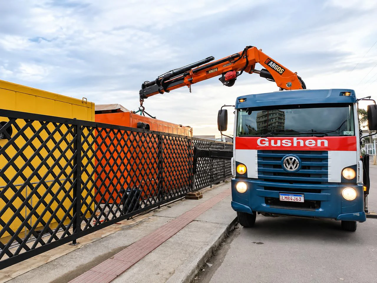 Içamento de contêiner com caminhão Munck da Gushen